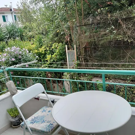 Blue Seven Apartment *